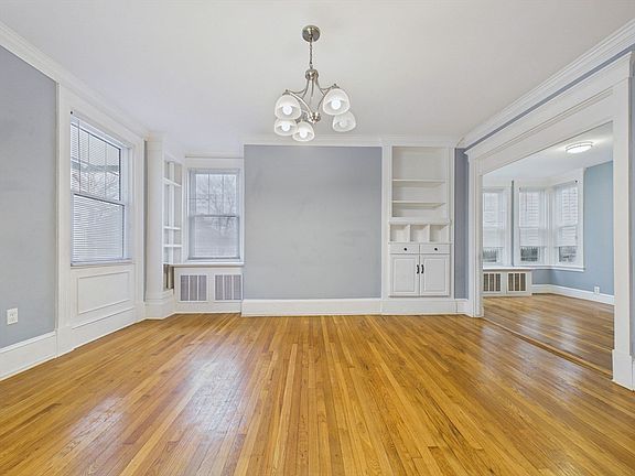 5th image of 154 Maxfield St