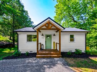 712 E Millers Cove Rd, Walland, TN 37886