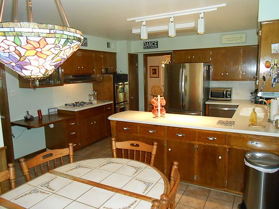 2nd image of 2330 S Circle Dr