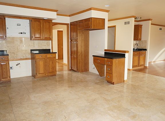5th image of 17626 Crystal Lake Dr