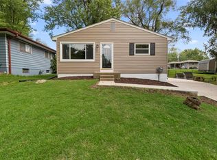 35 Oakland Dr, Saint Charles, MO 63303