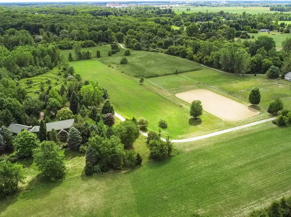 4641 E Allen Rd, Webberville, MI 48892