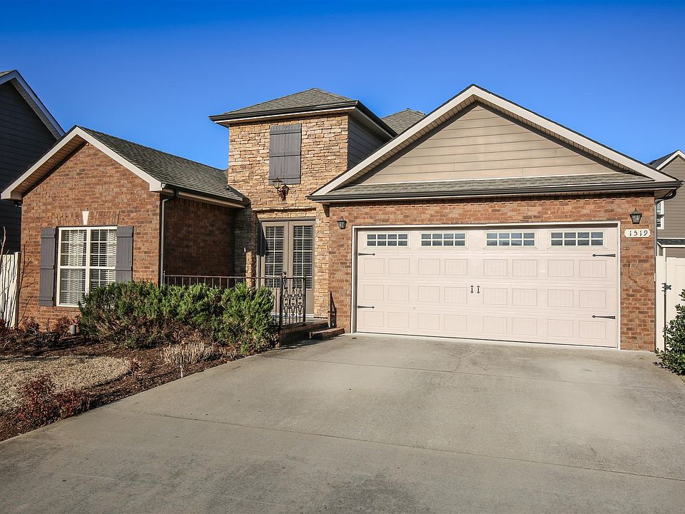 1st image of 1519 Dewsbury Dr