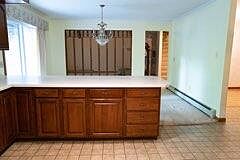 4th image of 677 Oak St