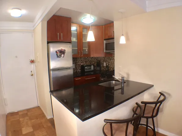 240 East 35th Street 3C image 1 of 12