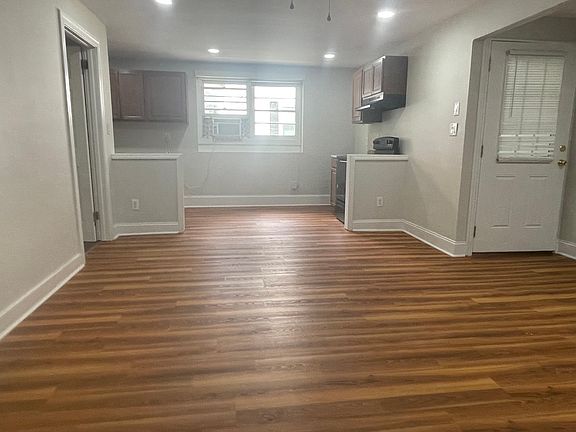 4th image of 503 E 3rd St APT 2