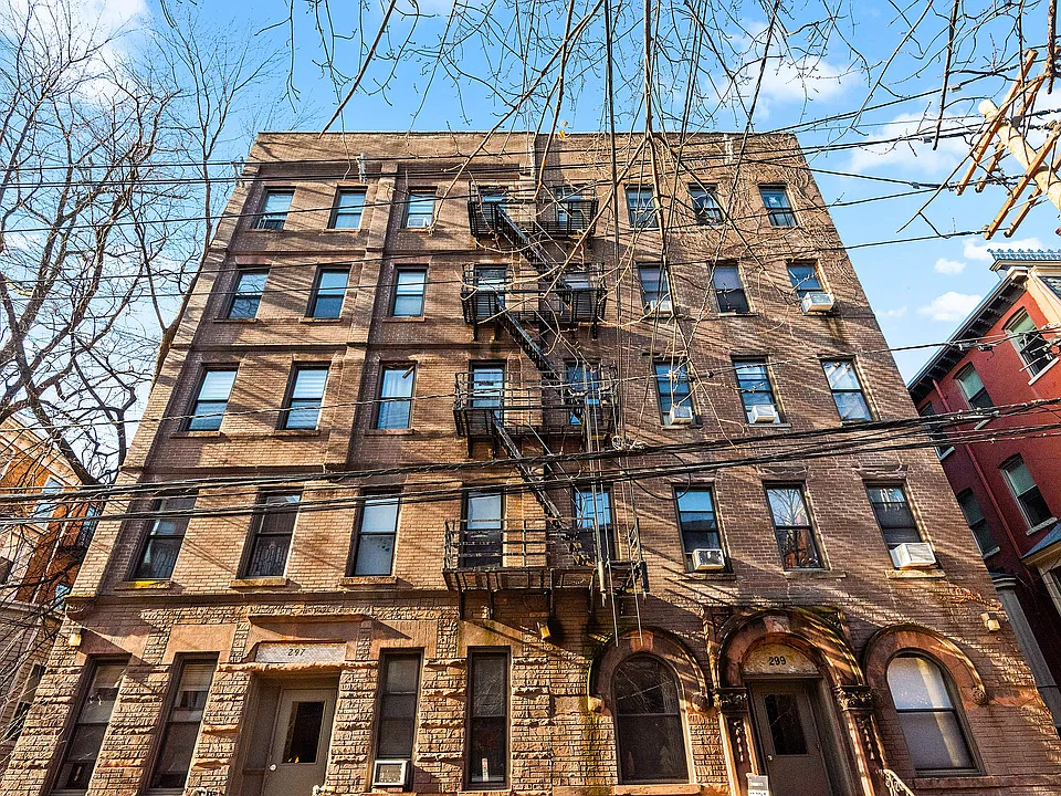 299 Barrow St #3