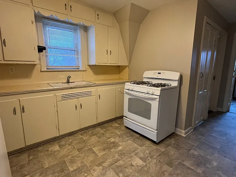 2732A S Herman St #A — Photo 5