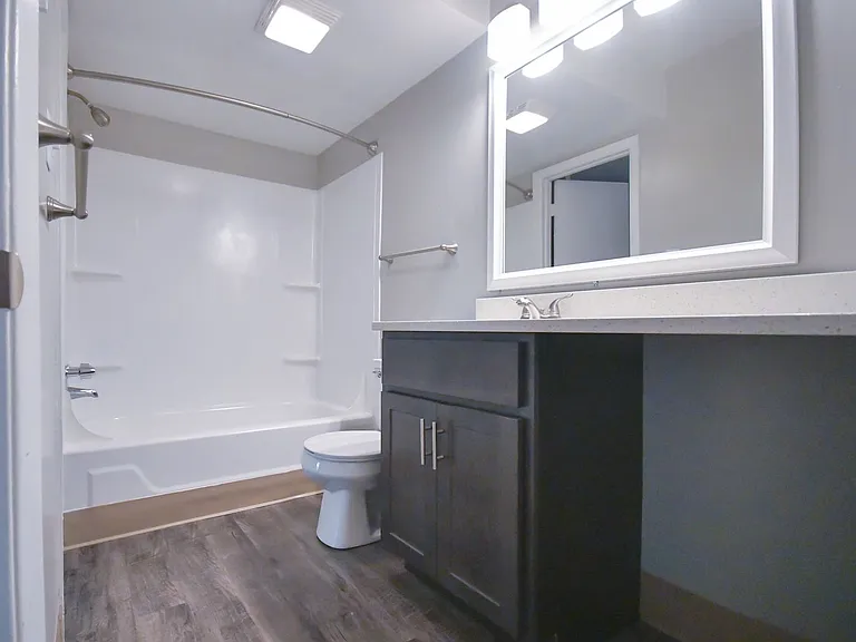 Tivoli Apartments — Photo 3