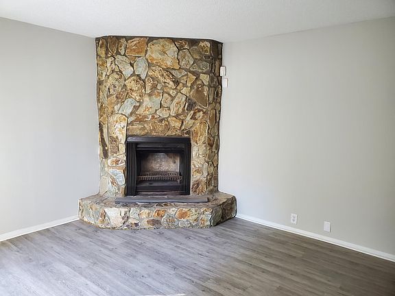 4th image of 7121 Stonington Ln