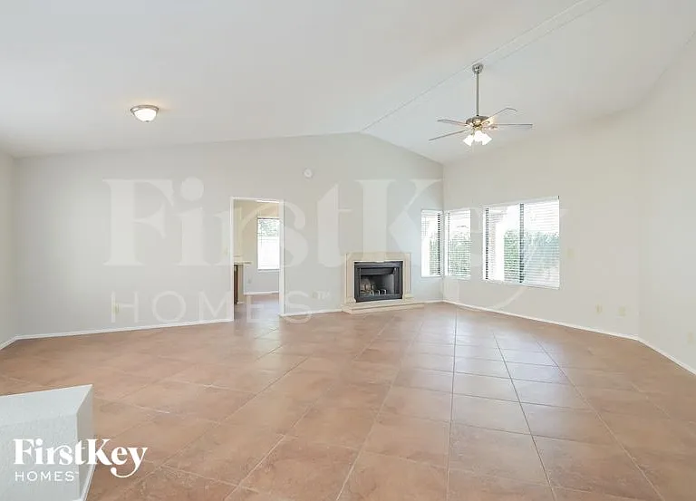 3240 N Hill Farm Dr — Photo 2