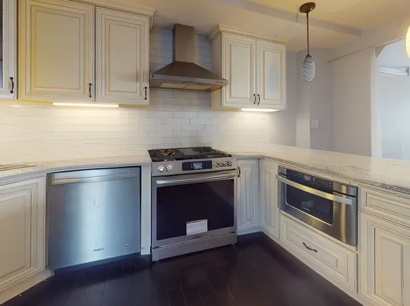 215 Bolton St, South Boston, MA 02127