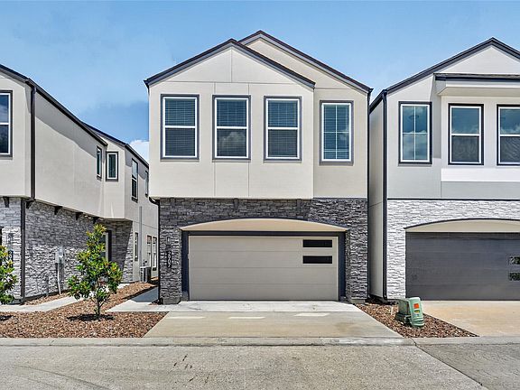 2nd image of 2926 El Fenice Ln