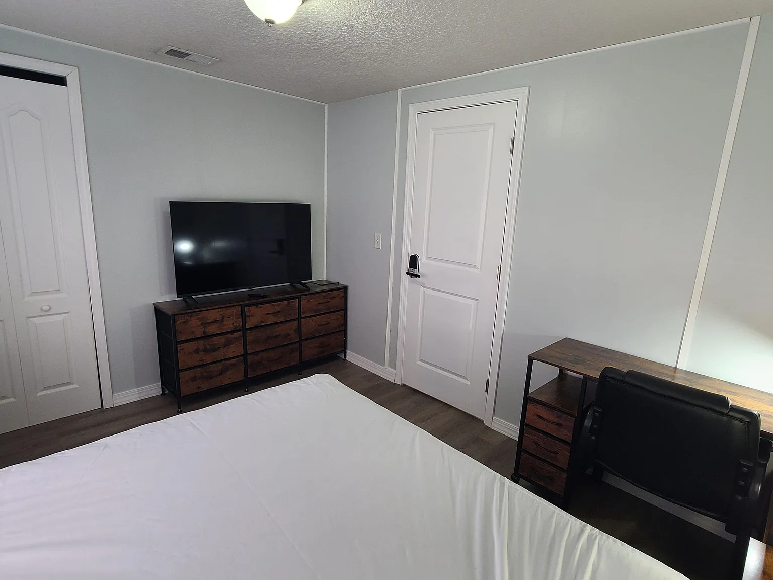4 bed, 2.0 bath, 1440 sqft, $862 — Photo 2
