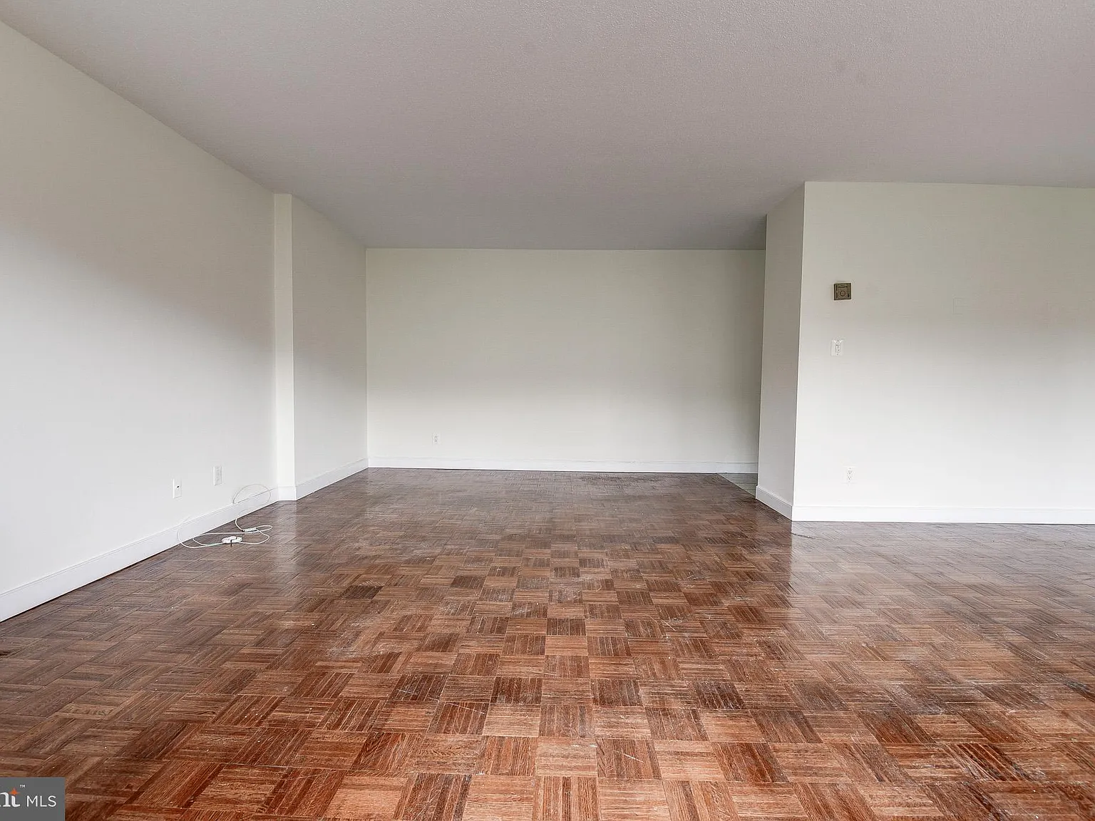 1 bed, 902 sqft, $2,400 — Photo 4