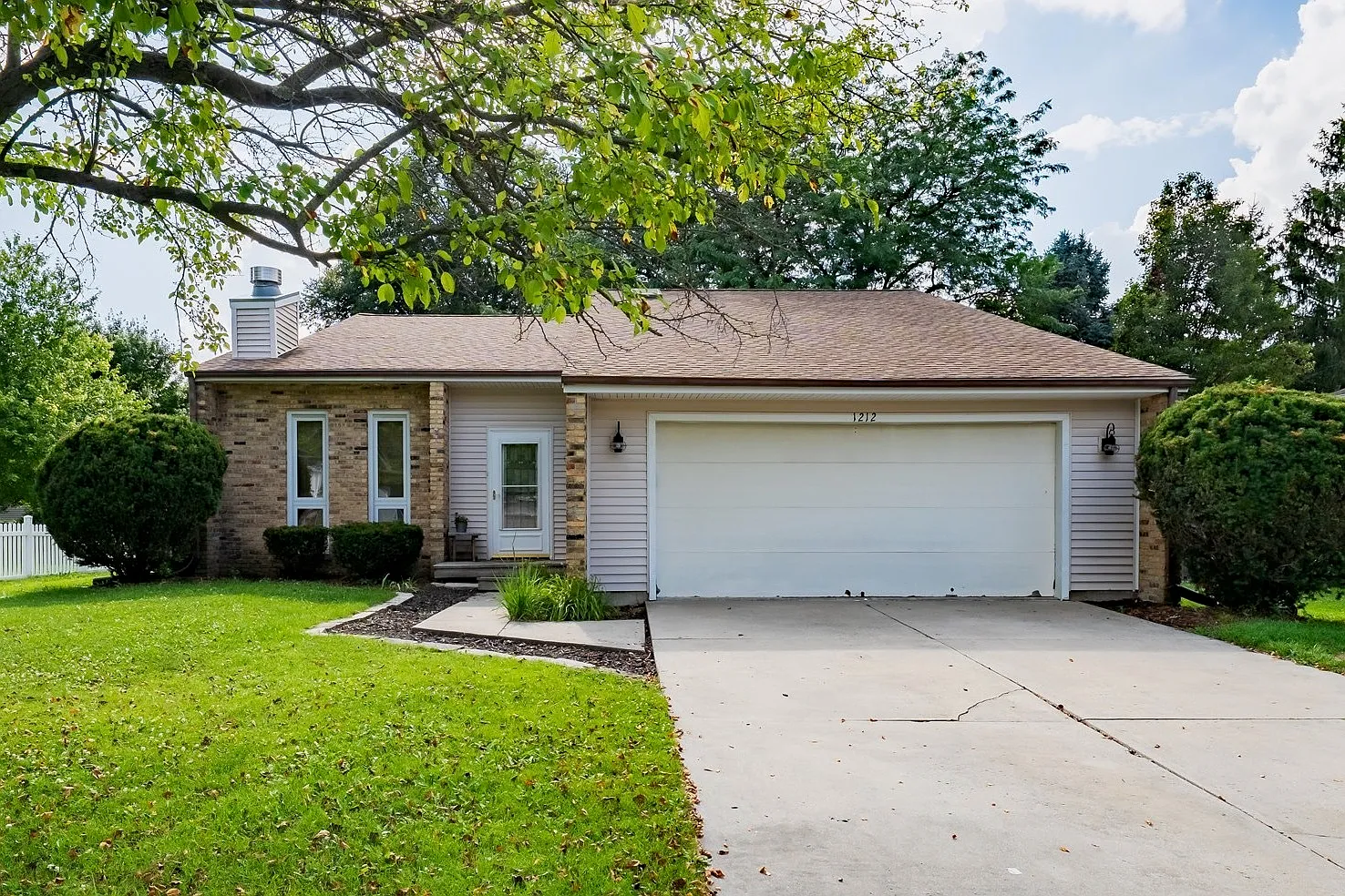 1212 Kim Dr photo 1
