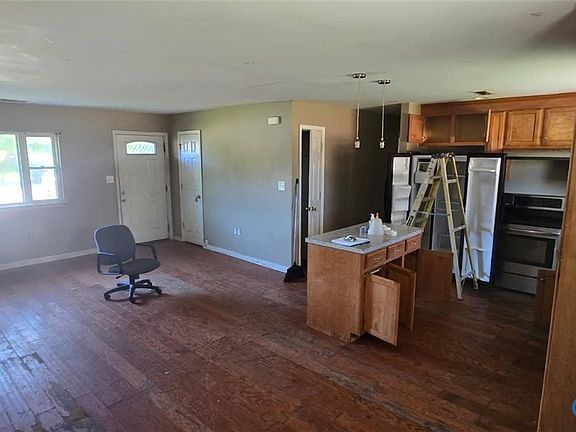 5th image of 907 Sumter Dr