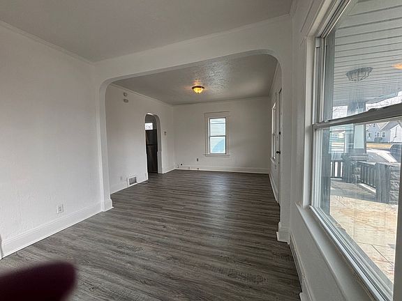 4th image of 13436 Astor Ave