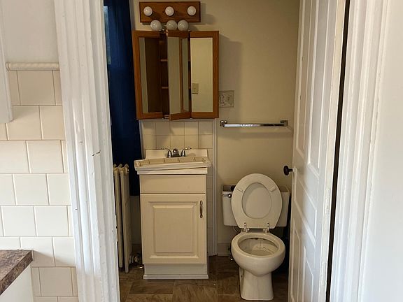 4th image of 1264 Newport Ave #2