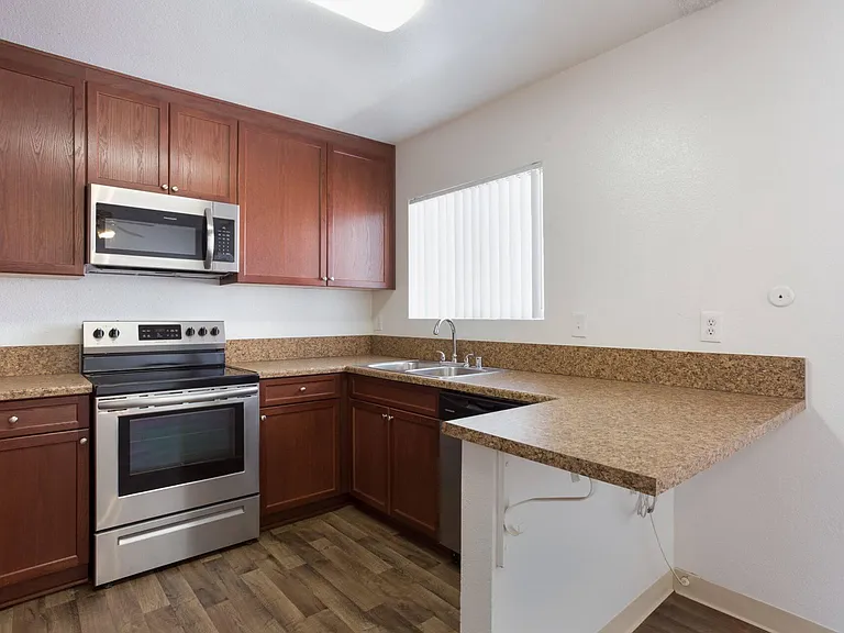 The Carlton Ridge Apartments — Photo 21