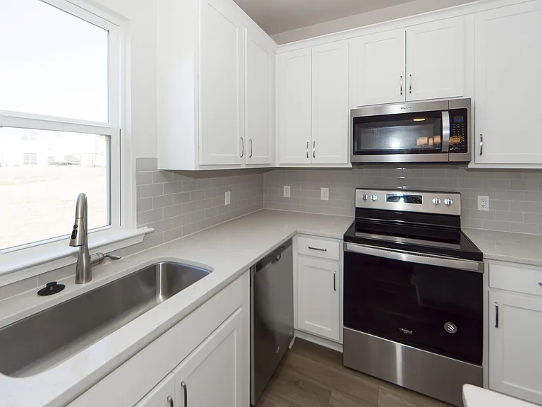 429 Eva St — Photo 11