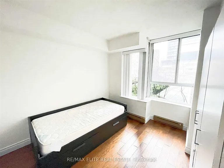 717 Bay St #404 — Photo 6