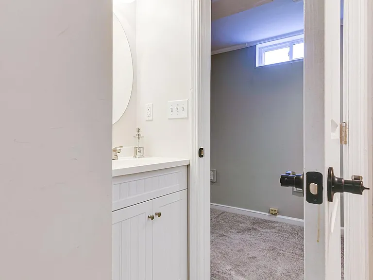 6821 Radcliffe Dr — Photo 30