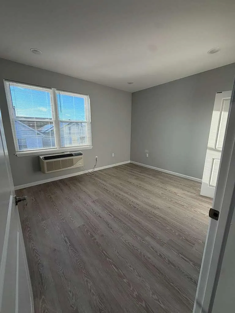 1 bed, $1,718 — Photo 2