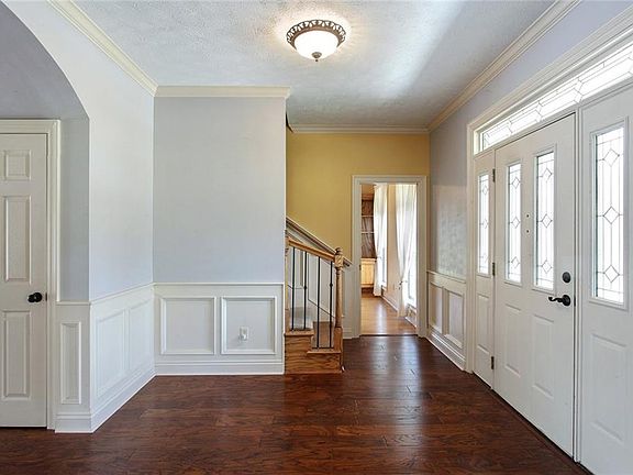 3rd image of 901 Belle Arbe Dr