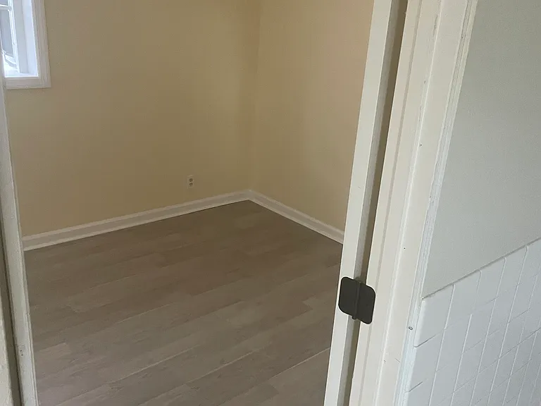 9625 Newton Dr — Photo 5