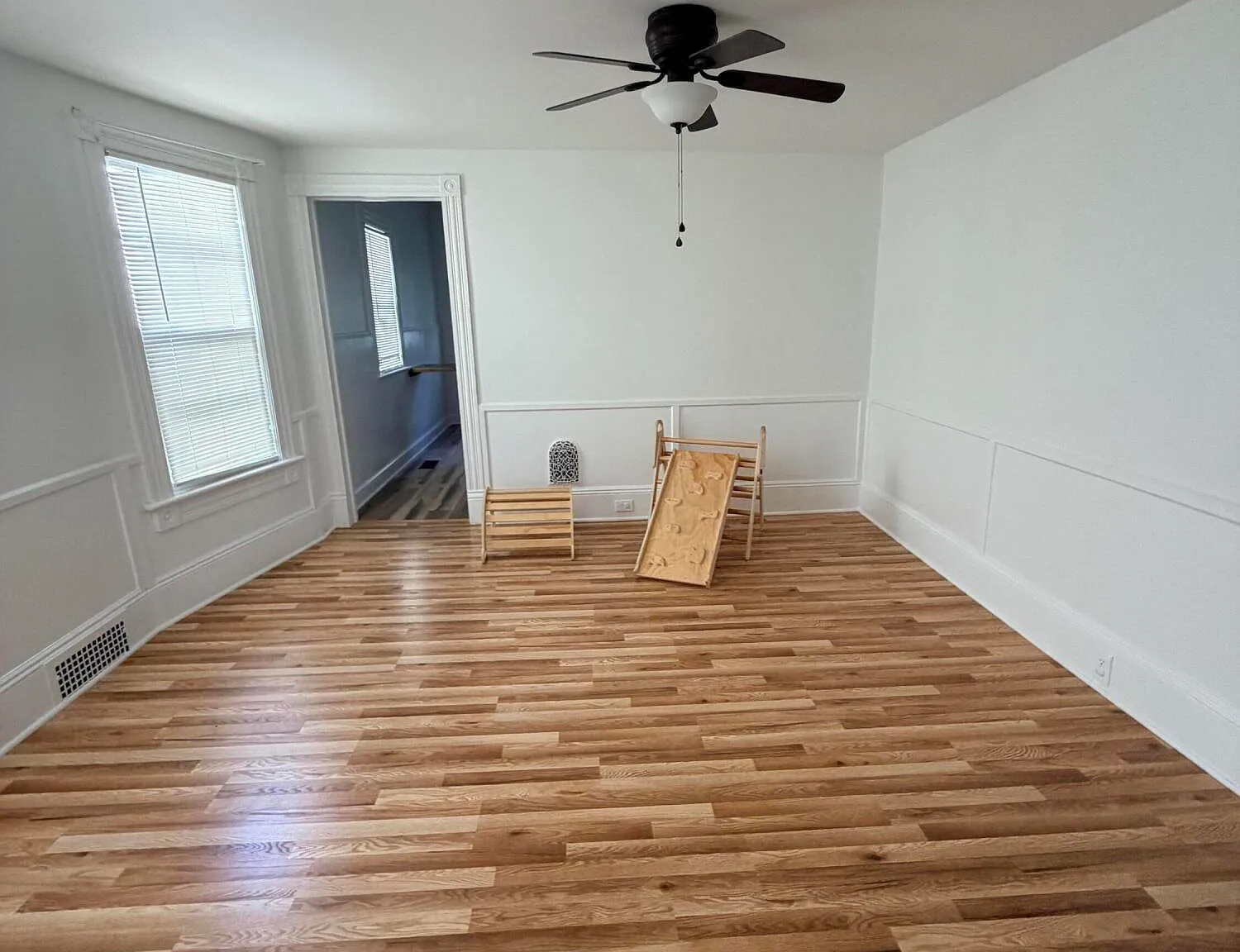 3 bed, 1.0 bath, 1300 sqft, $1,450 — Photo 4