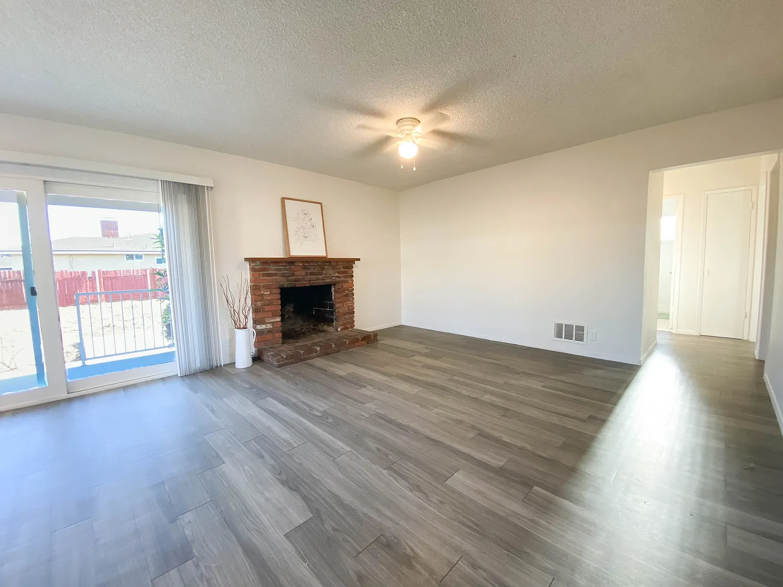 3 bed, 1183 sqft, $3,395 — Photo 3