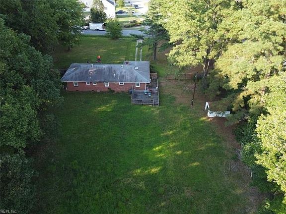 3rd image of 4441 Woodland Dr