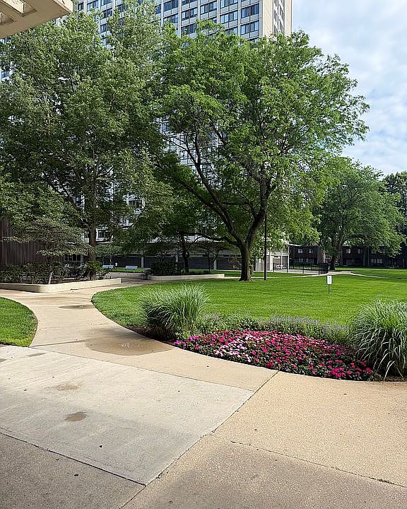 1st image of 4800 S Lake Park Ave