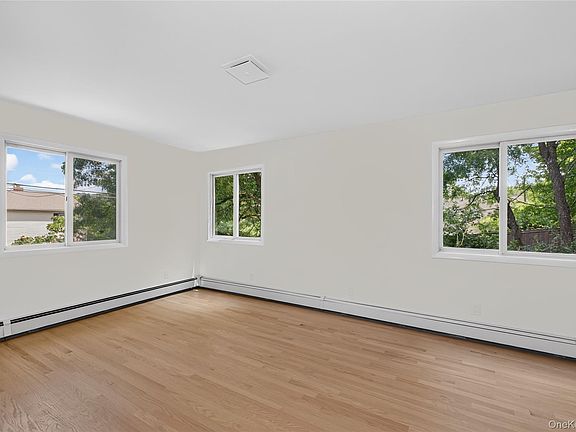 5th image of 64 Bradley Street
