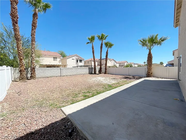 1018 Cliffbrook Hedge Ave — Photo 35
