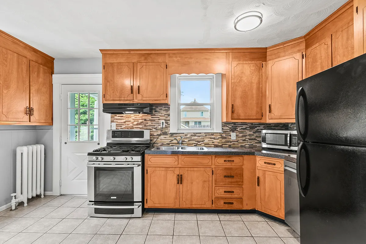 Building Photo - 75 Lathrop St #75