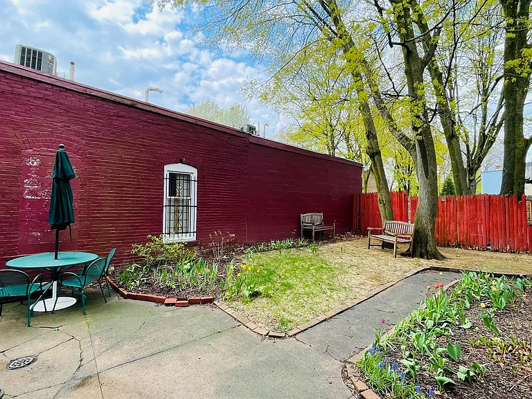 924 State St #5 — Photo 14