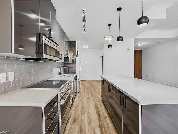 5th image of 90 Charlton Ave W #801