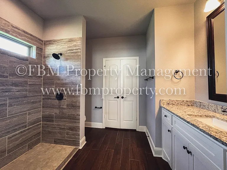 300 Hawk Ave #C2 — Photo 9