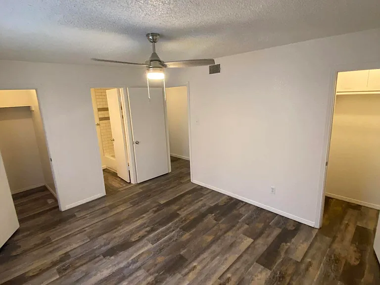 1321 W Swan St — Photo 8