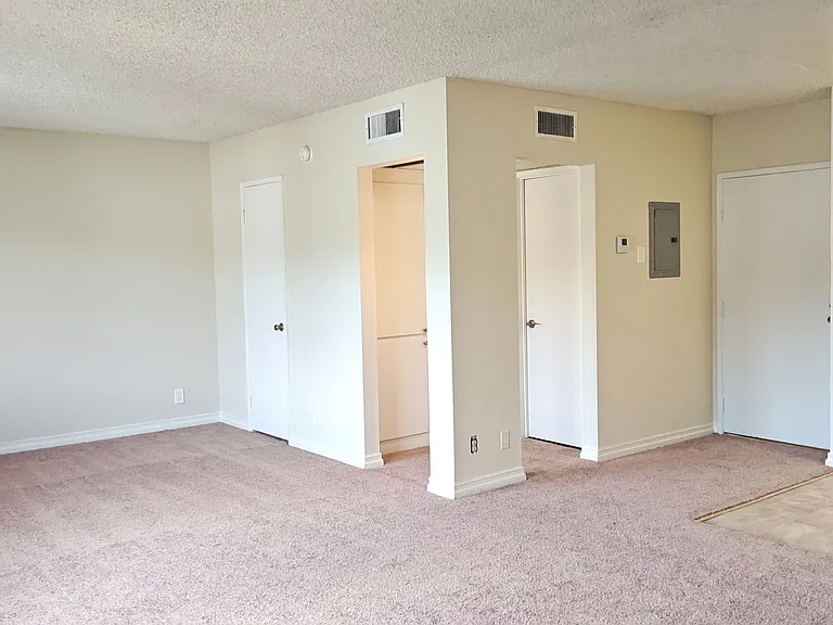 Ben Lomond Apartments — Photo 1