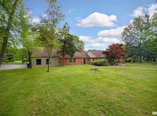 221 Kane Dr, Herrin, IL 62948