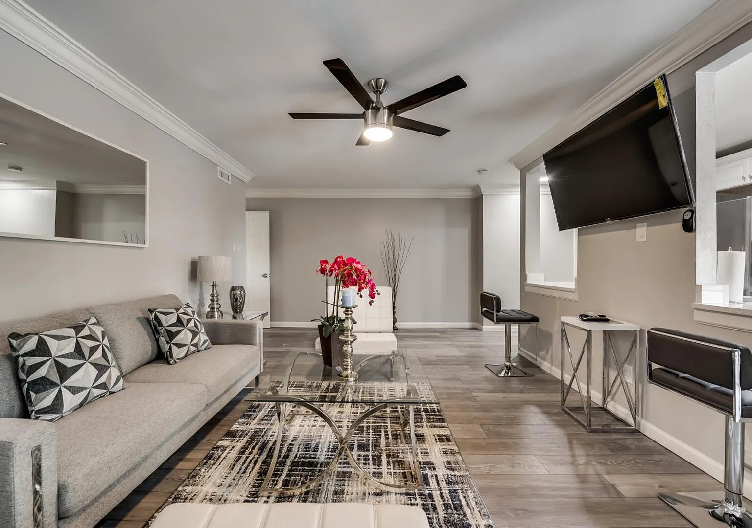 GP54C World Cup Stay - 10 min to AT&T - Sleeps 4 - Free Parking — Photo 3