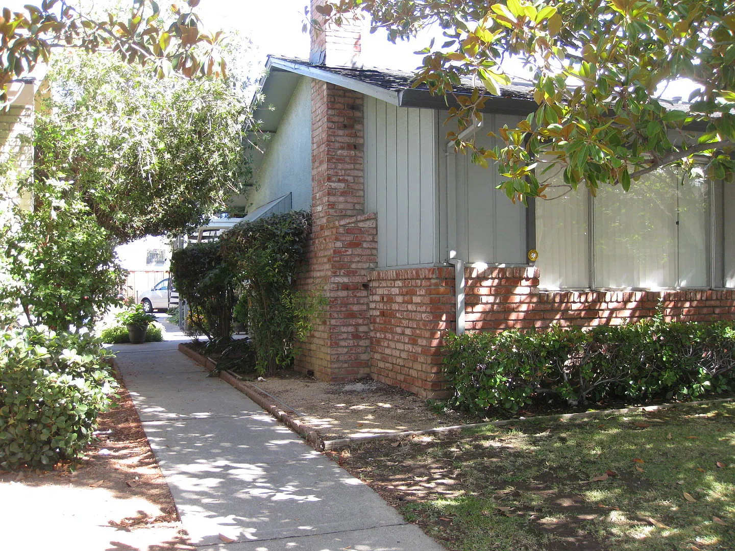 Hollis Avenue — Photo 2