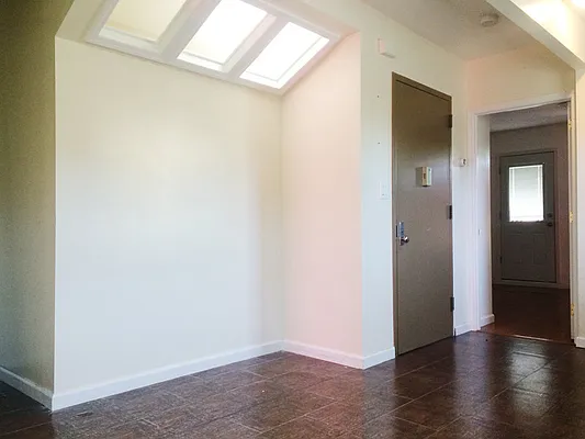 Rented by Capri Jet Realty Corp | media 10