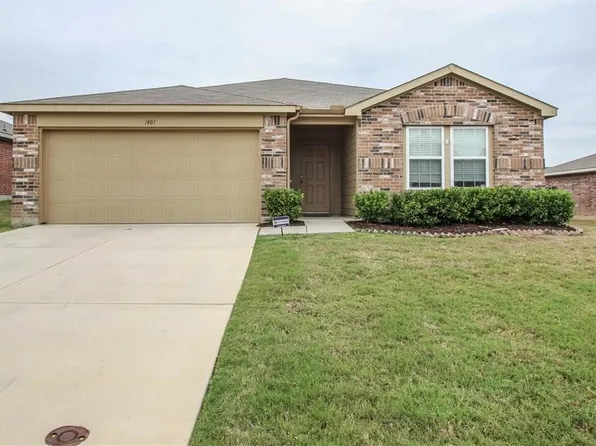 1401 Feather Crest Dr, Krum, TX 76249