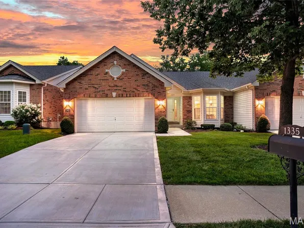 1335 Kensington Way Dr, Ballwin, MO 63011