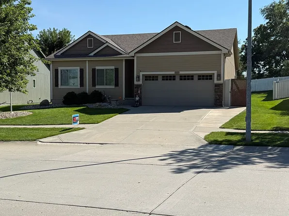 20609 Veterans Dr, Elkhorn, NE 68022