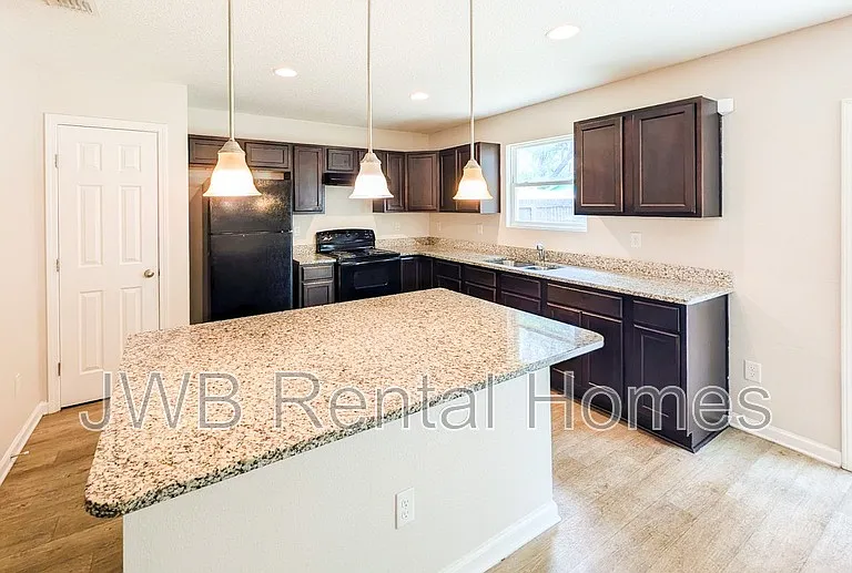 8818 Cocoa Ave — Photo 2